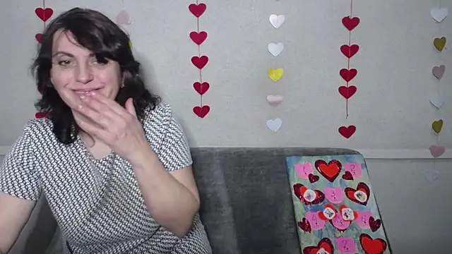 Snapshot of LuciaMii chatting on February 17, 2025, 9:10 pm LuciaMii online show from February 17, 2025, 9:10 pm