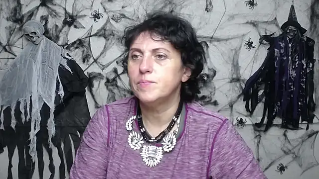 Snapshot of LuciaMii chatting on October 19, 2025, 5:05 pm LuciaMii online show from October 19, 2025, 5:05 pm