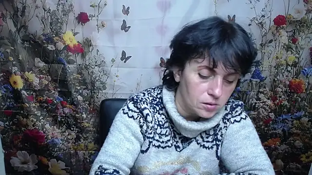 Snapshot of LuciaMii chatting on October 15, 2025, 5:10 pm LuciaMii online show from October 15, 2025, 5:10 pm
