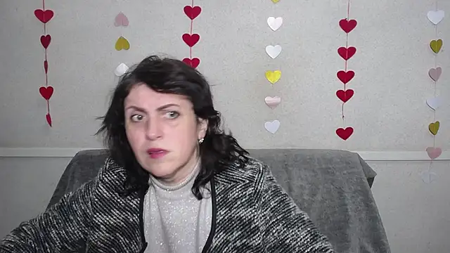 Snapshot of LuciaMii chatting on February 19, 2025, 6:00 pm LuciaMii online show from February 19, 2025, 6:00 pm