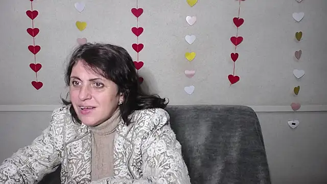 Snapshot of LuciaMii chatting on March 3, 2025, 6:03 pm LuciaMii online show from March 3, 2025, 6:03 pm