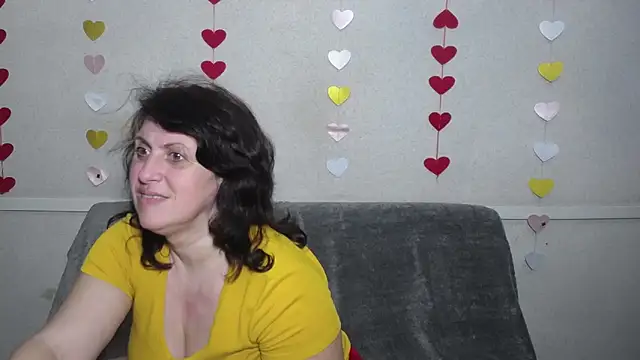 Snapshot of LuciaMii chatting on March 11, 2025, 12:11 am LuciaMii online show from March 11, 2025, 12:11 am