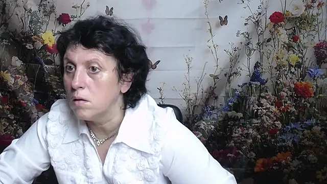 Snapshot of LuciaMii chatting on September 16, 2025, 5:08 am LuciaMii online show from September 16, 2025, 5:08 am