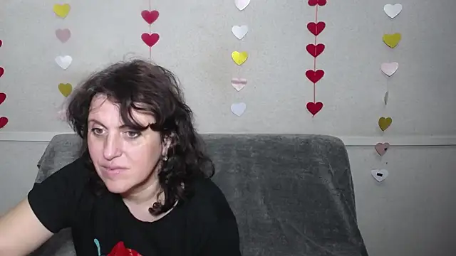 Snapshot of LuciaMii chatting on March 9, 2025, 9:35 am LuciaMii online show from March 9, 2025, 9:35 am