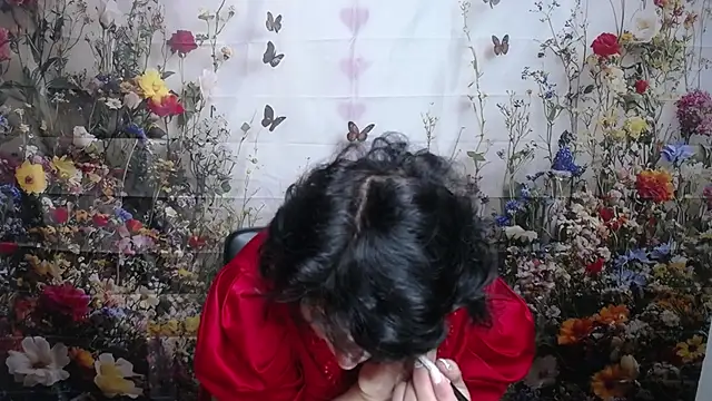 Snapshot of LuciaMii chatting on October 13, 2025, 5:14 pm LuciaMii online show from October 13, 2025, 5:14 pm