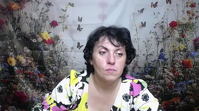 Snapshot of LuciaMii chatting on October 8, 2025, 5:02 pm LuciaMii online show from October 8, 2025, 5:02 pm