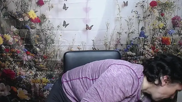 Snapshot of LuciaMii chatting on September 27, 2025, 5:02 am LuciaMii online show from September 27, 2025, 5:02 am