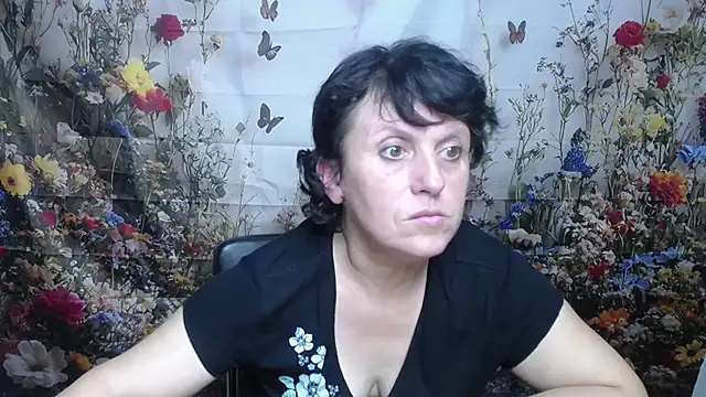 Snapshot of LuciaMii chatting on September 30, 2025, 5:08 pm LuciaMii online show from September 30, 2025, 5:08 pm