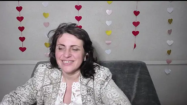 Snapshot of LuciaMii chatting on March 4, 2025, 12:39 am LuciaMii online show from March 4, 2025, 12:39 am