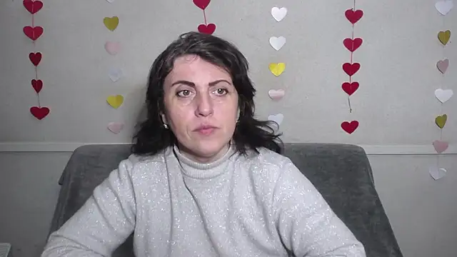 Snapshot of LuciaMii chatting on February 24, 2025, 6:04 pm LuciaMii online show from February 24, 2025, 6:04 pm