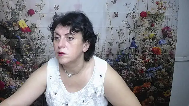 Snapshot of LuciaMii chatting on September 21, 2025, 5:01 am LuciaMii online show from September 21, 2025, 5:01 am