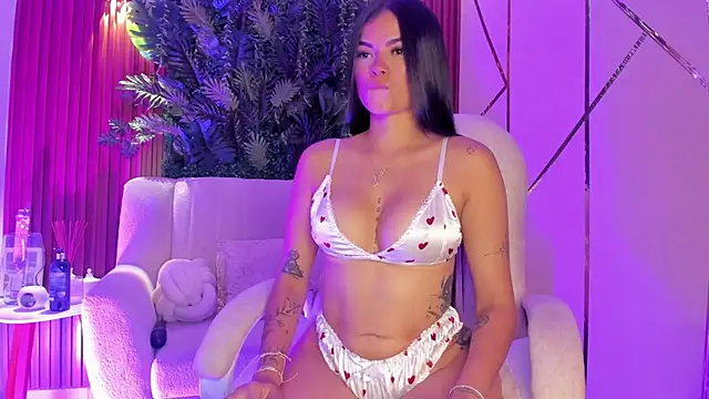Snapshot of foxxxmegan chatting on May 22, 2026, 5:00 pm foxxxmegan online show from May 22, 2026, 5:00 pm