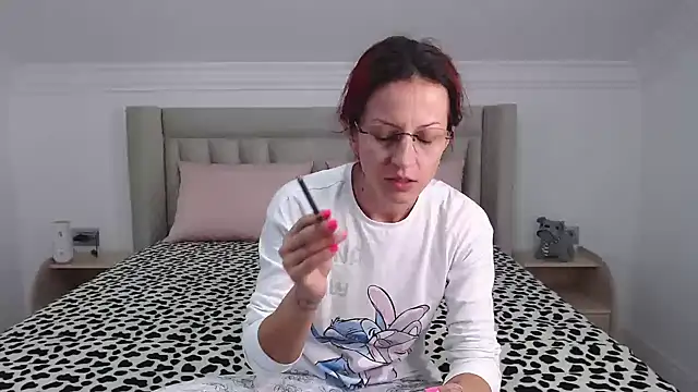 CatWoman0001 online show from November 7, 2025, 10:42 am