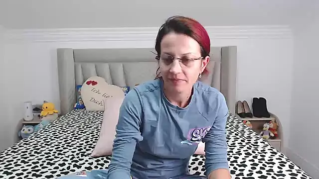 CatWoman0001 online show from December 2, 2025, 4:41 pm