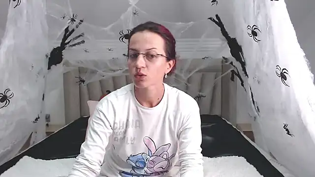 CatWoman0001 online show from October 24, 2025, 5:12 pm