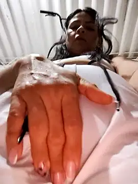 Linda Lars online show from April 19, 2026, 3:07 am