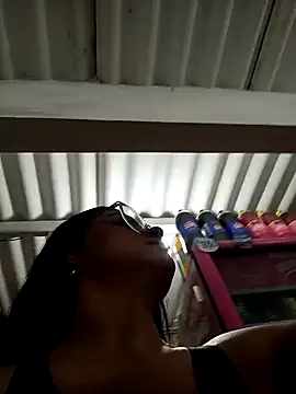 Snapshot of Linda_Lars chatting on October 19, 2025, 3:42 am Linda Lars online show from October 19, 2025, 3:42 am