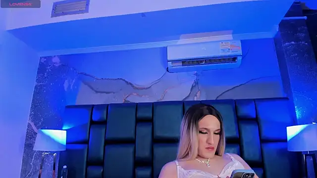 Snapshot of JESSI_NAOMI chatting on February 4, 2025, 7:07 am JESSI NAOMI online show from February 4, 2025, 7:07 am