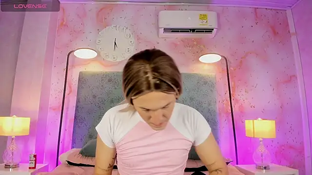 Snapshot of JESSI_NAOMI chatting on November 9, 2025, 11:42 pm JESSI NAOMI online show from November 9, 2025, 11:42 pm