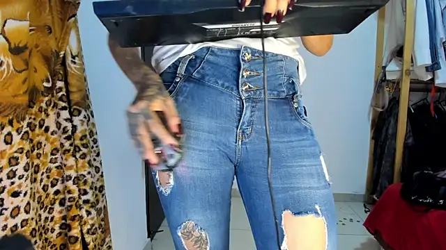 Snapshot of Charllote23 chatting on March 18, 2025, 9:45 am Charllote23 online show from March 18, 2025, 9:45 am