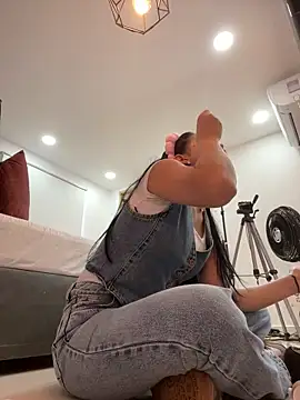 Snapshot of ariel_jonees chatting on November 19, 2025, 4:18 pm ariel jonees online show from November 19, 2025, 4:18 pm