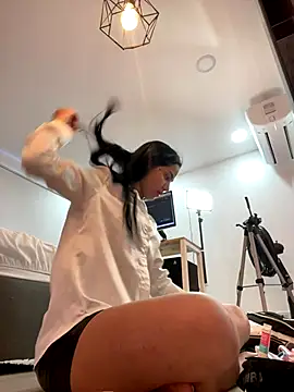 Snapshot of ariel_jonees chatting on October 31, 2025, 4:36 pm ariel jonees online show from October 31, 2025, 4:36 pm