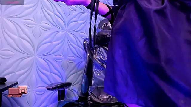 Snapshot of Milk_max_18 chatting on October 7, 2025, 10:33 pm Milk max 18 online show from October 7, 2025, 10:33 pm