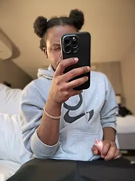 Snapshot of MobyDxck chatting on January 3, 2025, 11:33 pm MobyDxck online show from January 3, 2025, 11:33 pm