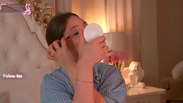 Snapshot of MaryReel chatting on November 16, 2025, 9:47 am MaryReel online show from November 16, 2025, 9:47 am