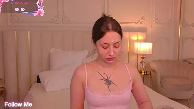 Snapshot of MaryReel chatting on October 28, 2025, 8:57 am MaryReel online show from October 28, 2025, 8:57 am