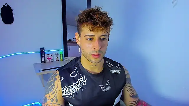 Snapshot of Ares_blue chatting on September 24, 2025, 2:01 pm Ares blue online show from September 24, 2025, 2:01 pm