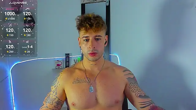 Snapshot of Ares_blue chatting on October 6, 2025, 10:05 am Ares blue online show from October 6, 2025, 10:05 am