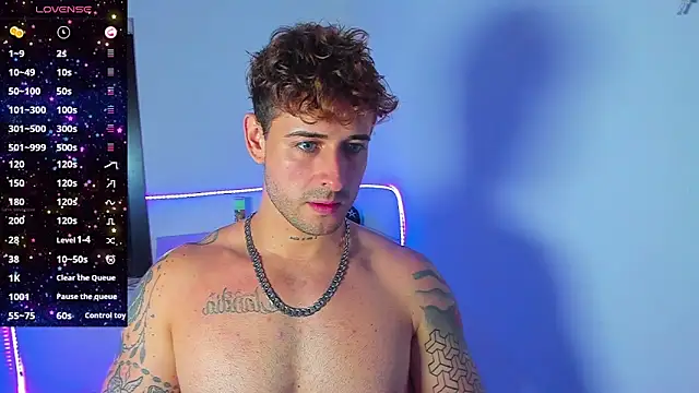 Snapshot of Ares_blue chatting on November 7, 2025, 1:26 pm Ares blue online show from November 7, 2025, 1:26 pm