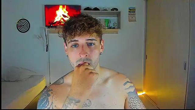 Snapshot of Ares_blue chatting on February 9, 2026, 12:14 pm Ares blue online show from February 9, 2026, 12:14 pm