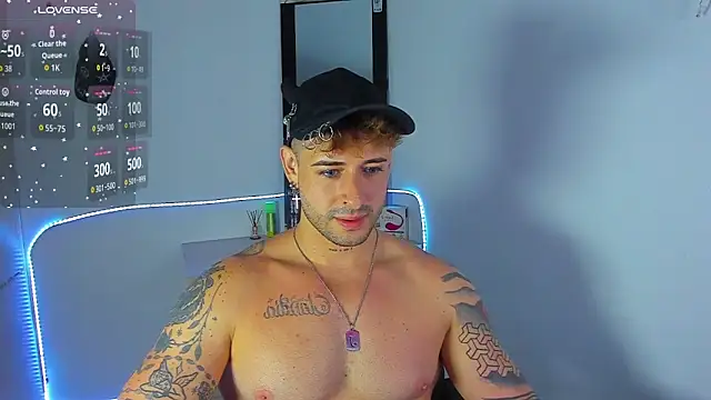 Snapshot of Ares_blue chatting on October 8, 2025, 9:55 am Ares blue online show from October 8, 2025, 9:55 am