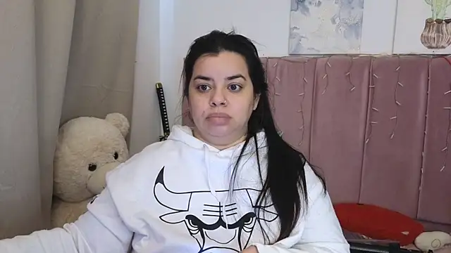 Snapshot of MiahJoness chatting on August 1, 2026, 12:36 pm MiahJoness online show from August 1, 2026, 12:36 pm