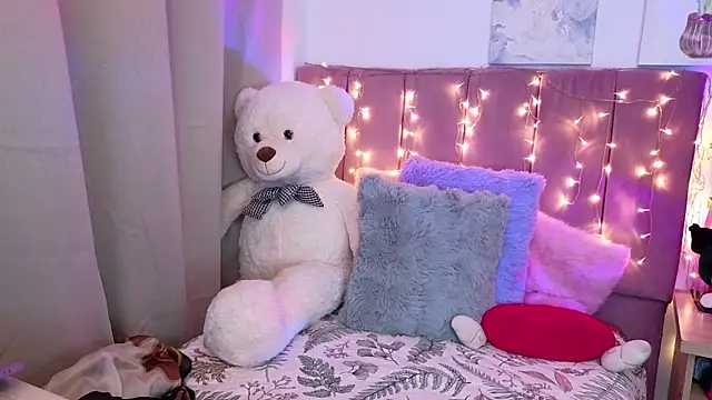 MiahJoness online show from November 10, 2025, 10:37 pm