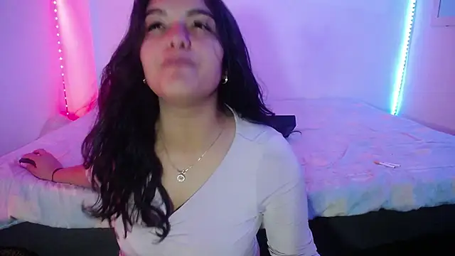 Laurenkenner  online show from March 19, 2025, 6:01 pm