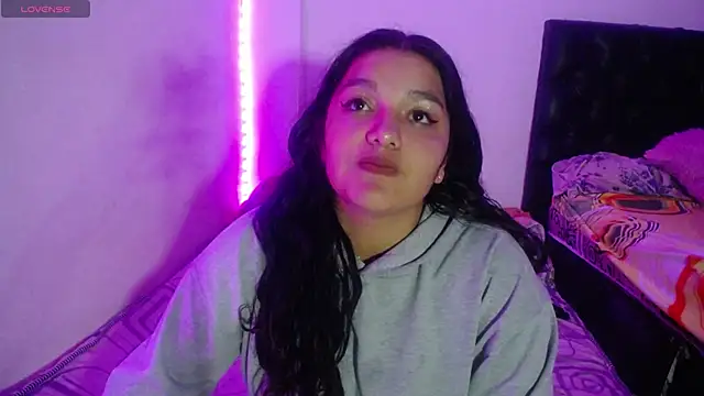 Laurenkenner  online show from September 10, 2025, 7:13 pm