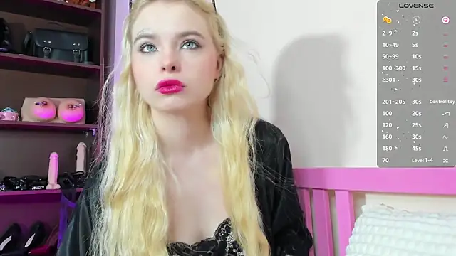 MisssLola online show from February 24, 2025, 1:53 pm