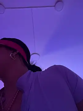 kiim taaylor online show from October 23, 2025, 6:06 pm