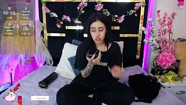 Snapshot of Bunny_O chatting on March 21, 2025, 8:29 pm Bunny O online show from March 21, 2025, 8:29 pm