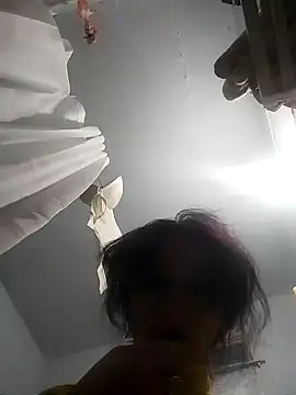 Snapshot of SweetLeila40 chatting on January 10, 2026, 12:28 am SweetLeila40 online show from January 10, 2026, 12:28 am