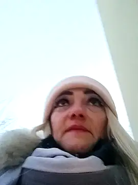 Snapshot of SweetLeila40 chatting on February 21, 2025, 4:05 pm SweetLeila40 online show from February 21, 2025, 4:05 pm