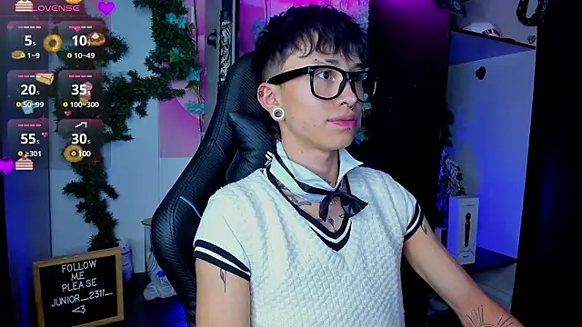 Snapshot of juniior_2311_ chatting on March 19, 2025, 9:05 pm juniior 2311  online show from March 19, 2025, 9:05 pm