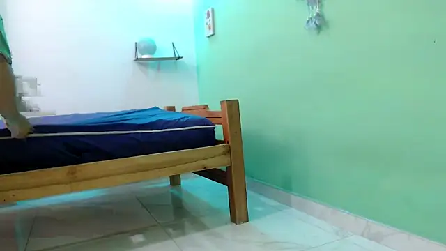 evaleribigtits18 online show from April 3, 2026, 1:34 am