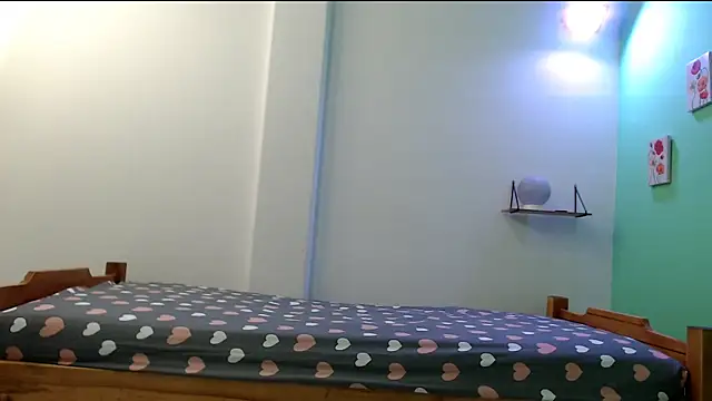 evaleribigtits18 online show from February 12, 2026, 1:49 am