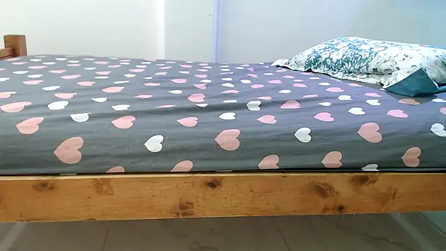 evaleribigtits18 online show from February 3, 2026, 2:00 am