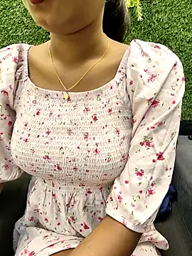 yhona darling online show from March 31, 2026, 3:19 am