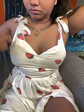 Snapshot of Hot_Urvi chatting on July 1, 2026, 4:24 am Hot Urvi online show from July 1, 2026, 4:24 am
